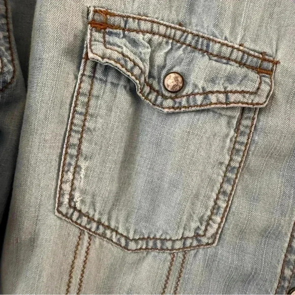 Women’s Lightweight Chambray Western Cowgirl Snap Front Casual Shirt Medium - Picture 8 of 11